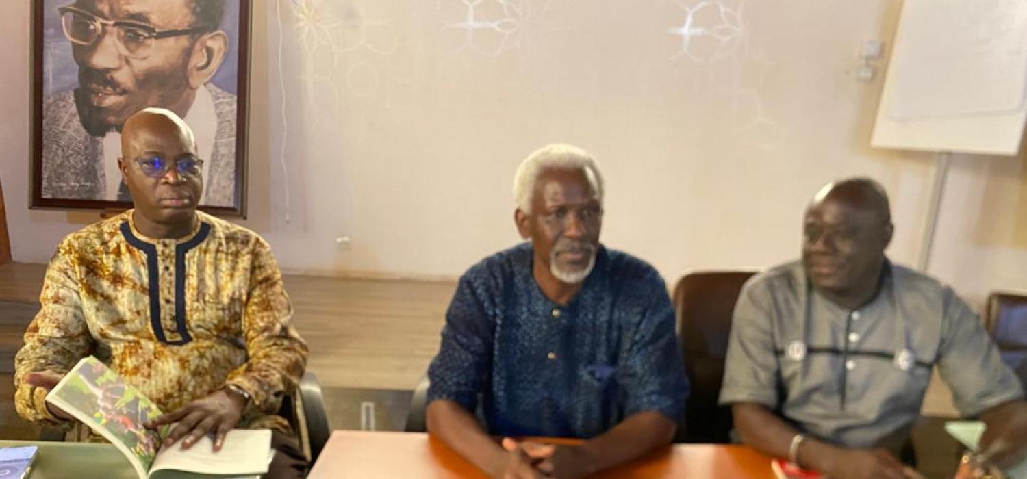Séance de dédicace du livre de Dr Abdou NDAO