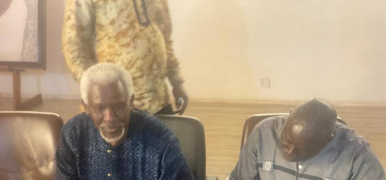 Séance de dédicace du livre de Dr Abdou NDAO